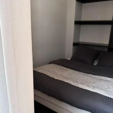 Local Family Close To Center Apartment
